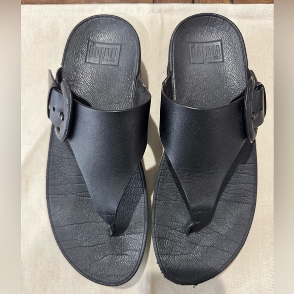 FitFlop Black leather flip flops with buckle - Picture 1 of 7